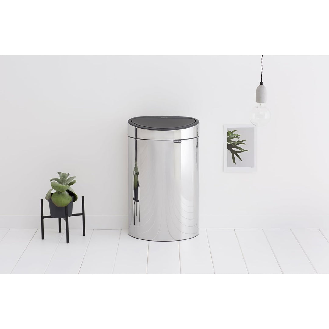 Brabantia Touch Bin New mit herausnehmbaren Kunststoffeinsatz, 40L, Edelstahl, Brilliant Steel, 32.8