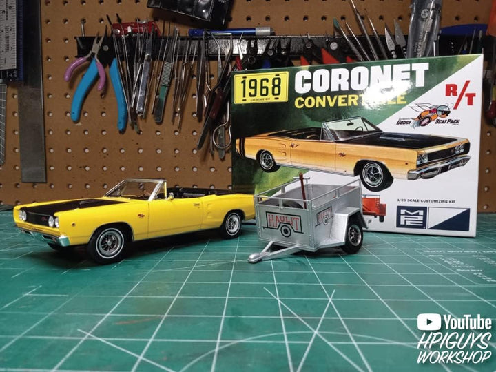MPC 1968 Dodge Coronet Cabrio mit Anhänger im Massstab 1:25