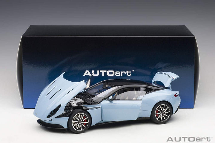 AUTOart- Miniaturauto aus der Kollektion, 70268, Hellblau