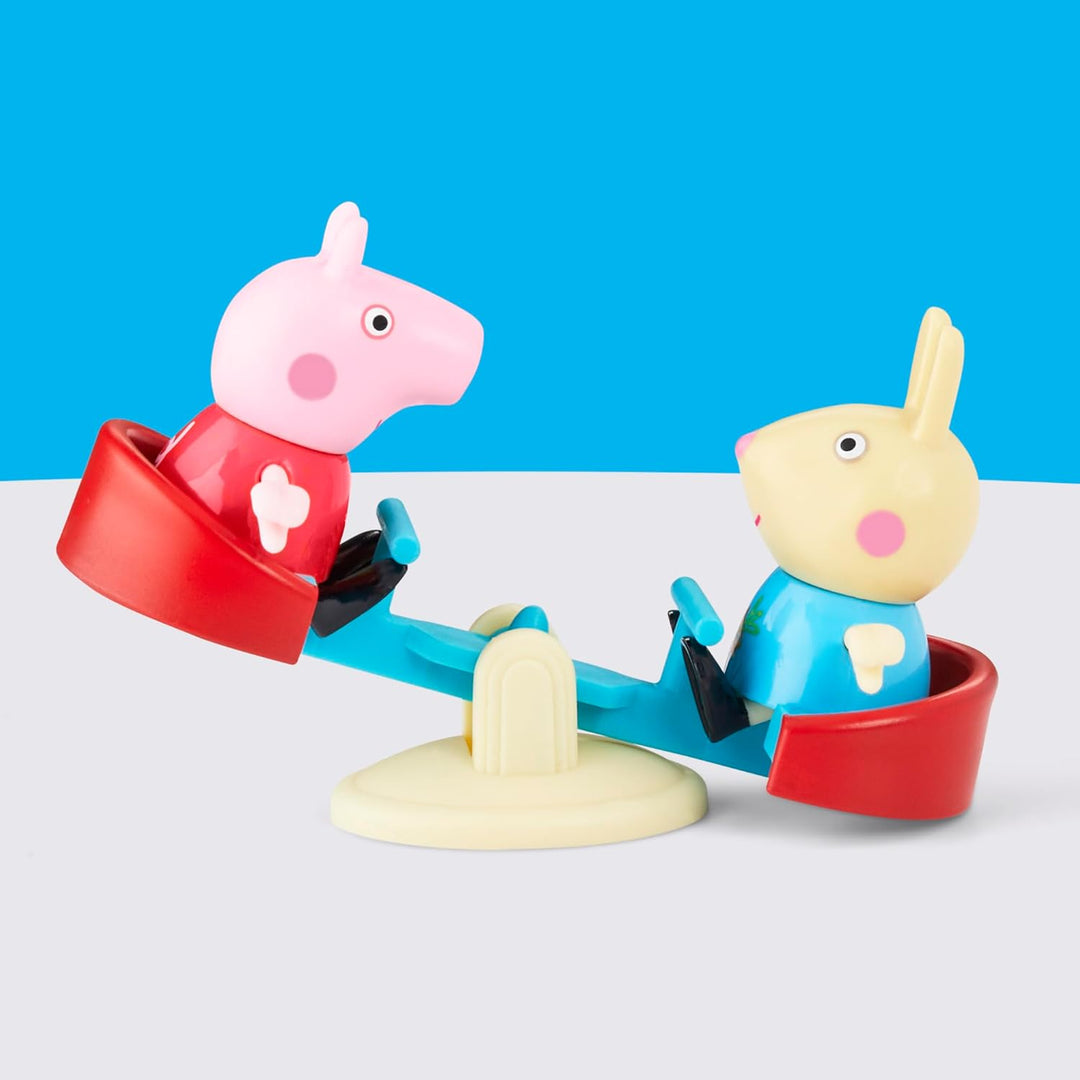 Peppa Pig Peppa auf dem Spielplatz Spielzeug Set mit 2 Figuren und lustigem Zubehör wie Schaukel und