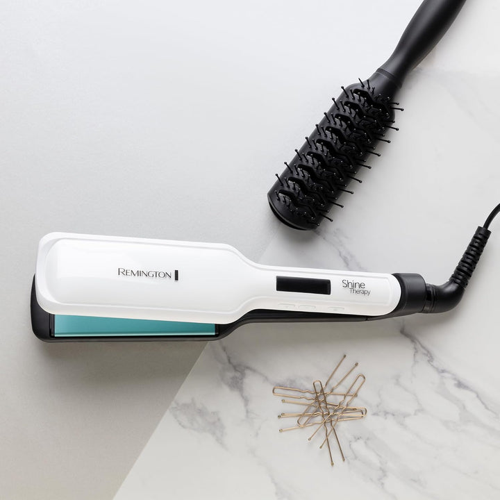 Remington Glätteisen breit Shine Therapy (hochwertige Keramikbeschichtung angereichert mit Mikrowirk