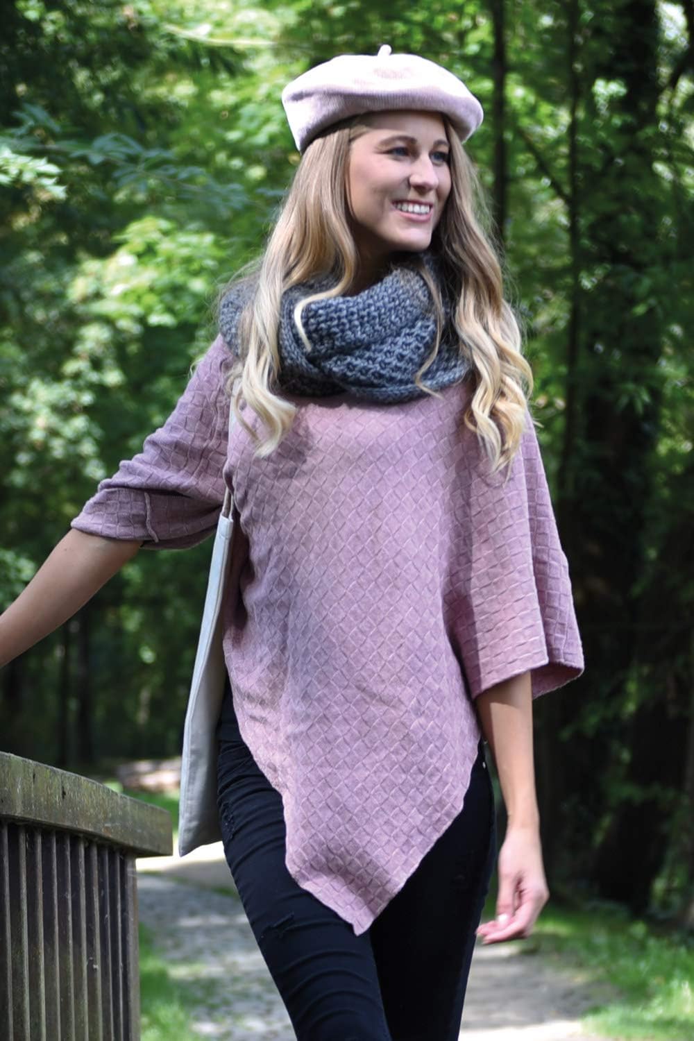 styleBREAKER Damen Feinstrick Poncho mit Karo Schachbrett Struktur, Rundhals 08010053, Farbe: Einhei