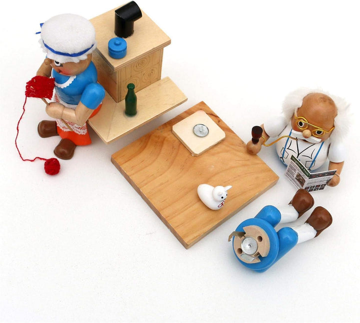 Dekohelden24 Holz Räucherfigur Oma und Opa am Kamin, Masse ca. 13 x 12 x 16 cm., Kamin