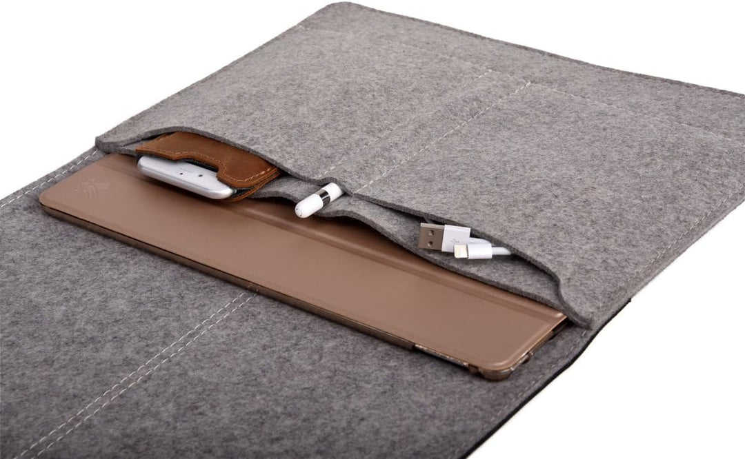 Almwild Apple iPad Pro 12.9 Zoll Hülle,MacBook 13" (2020) Tasche. Echt Rinds- Leder & 100% Woll- Fil
