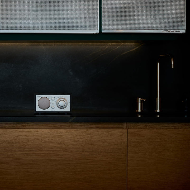 Tivoli Audio Model One UKW-/MW-Radio (Schwarz / Silber), Schwarz / Silber