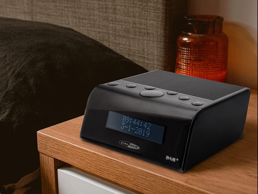 Caliber Radio wecker - Doppelter Alarm mit Schlummerfunktion - DAB Plus - FM - LCD-Anzeige - Strom o