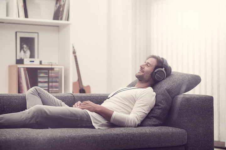 beyerdynamic Amiron Home Over-Ear Stereo-Kopfhörer in anthrazit. Offene Bauweise, steckbares Kabel,
