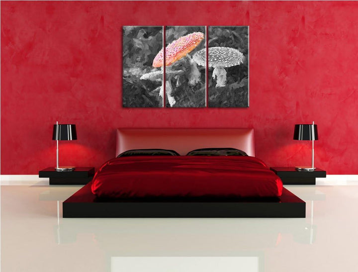 prächtige Fliegenpilze auf Waldboden schwarz/weiss Spezial 3-Teiler Leinwandbild 120x80 Bild auf Lei