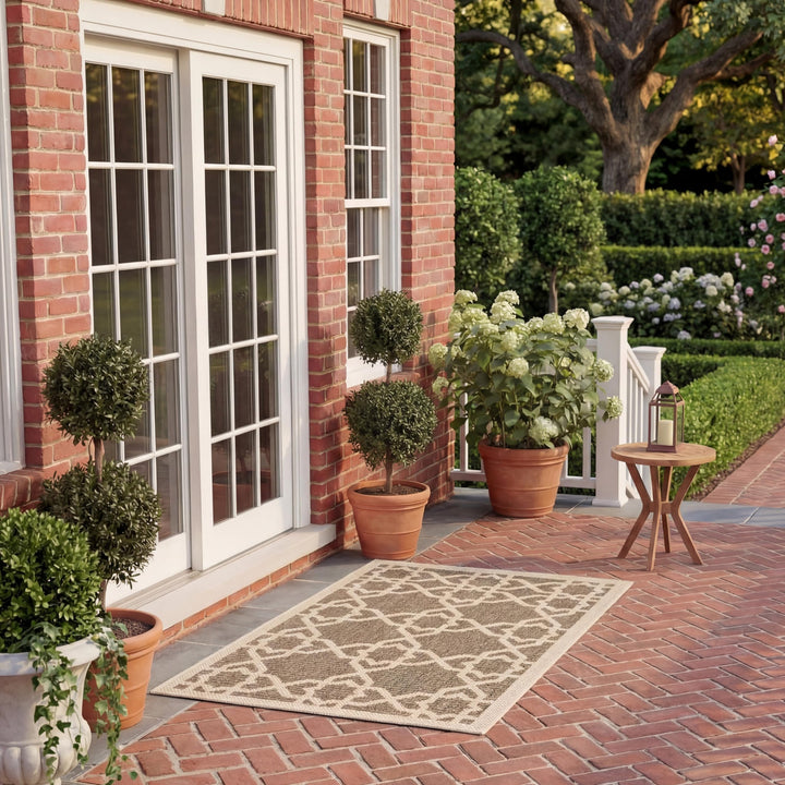 SAFAVIEH Zeitgenössische Teppich für Drinnen &amp; Draussen - Courtyard Collection, Kurzer Flor, Braun u