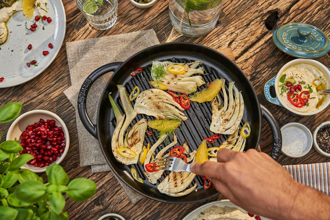 STAUB Gusseisen Grillpfanne mit zwei Griffen, Induktionsgeeignet, rund , 28 cm, schwarz