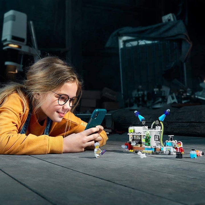 LEGO Hidden Side 70418 J.B.’s Geisterlabor, Spielzeug für Kinder mit Augmented Reality Funktionen