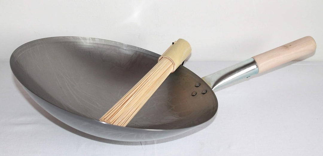 Wok Pfanne runder Boden Ø 34 cm aus Carbon Stahl für Gasherd mit Holzgriff