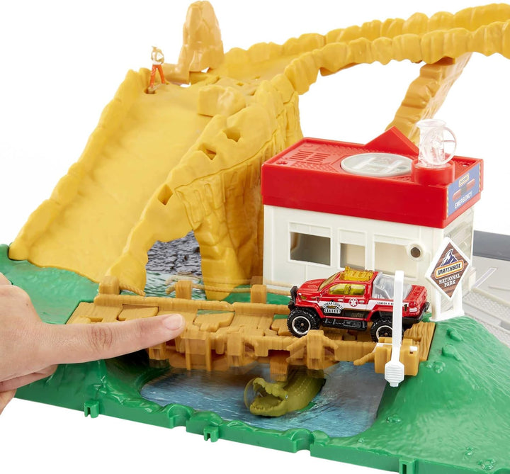 Matchbox HHH32 - Action Drivers-Spielsets, Fahrzeug im Massstab 1:64, interaktives Spielzeug mit Lic