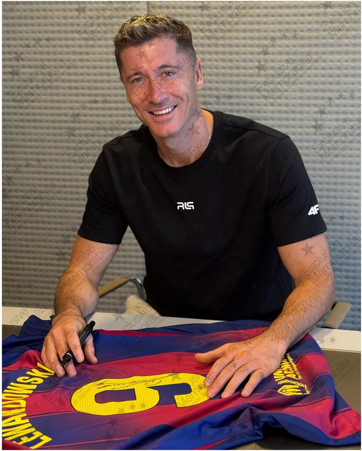 Von Robert Lewandowski signiertes Barcelona-Trikot