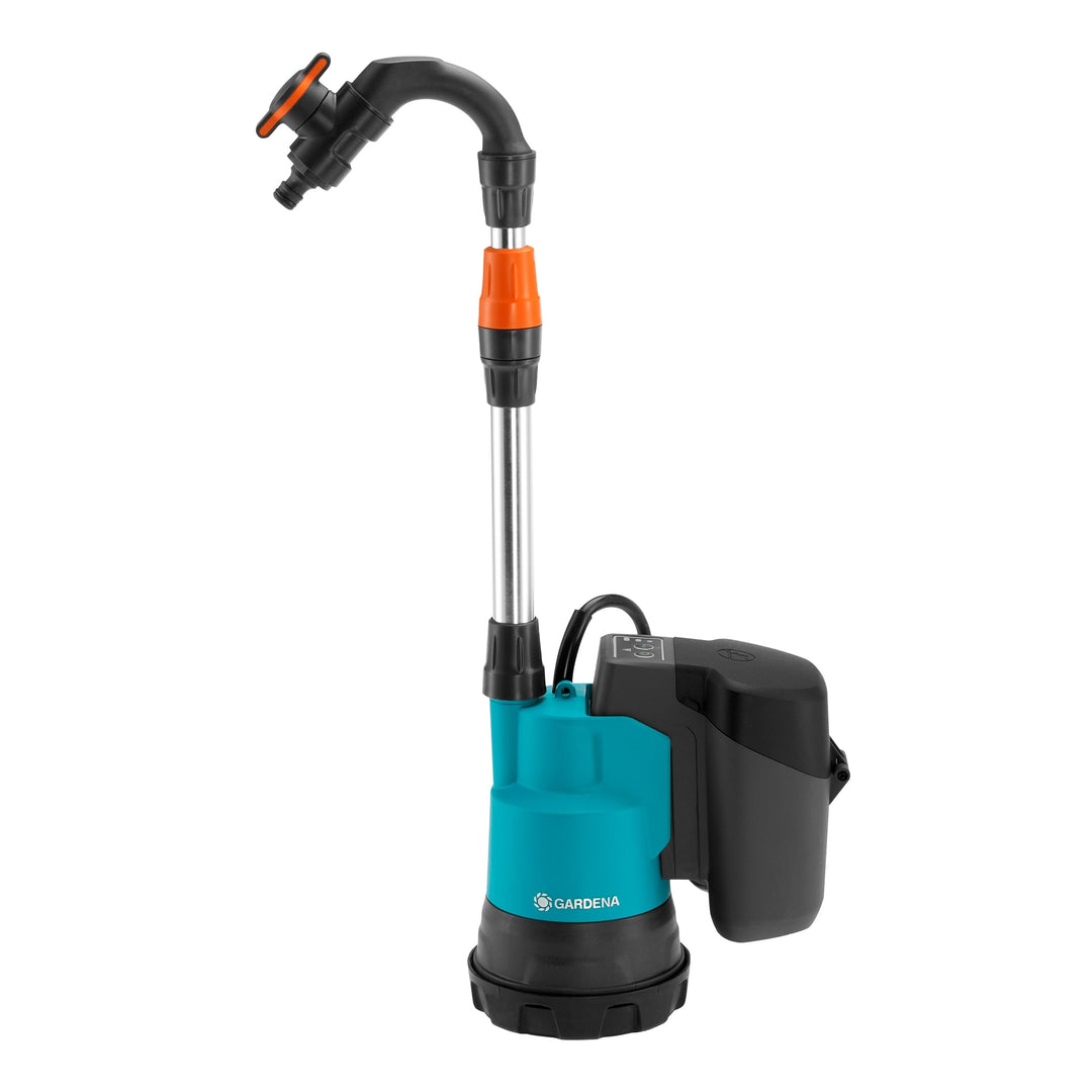 Gardena Akku-Regenfasspumpe 2000/2 18V P4A ohne Akku: Akku-Tauchpumpe mit integriertem Filter, Trock