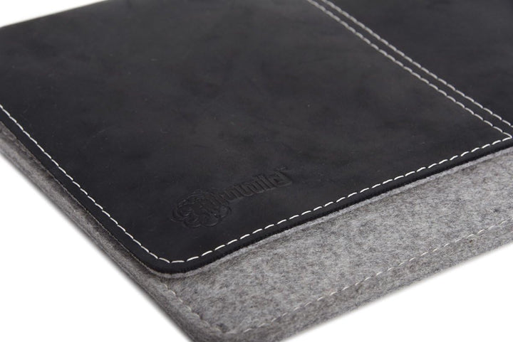 Almwild Apple iPad Pro 12.9 Zoll Hülle,MacBook 13" (2020) Tasche. Echt Rinds- Leder & 100% Woll- Fil