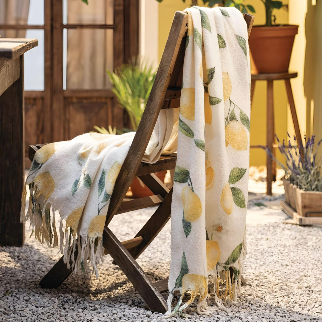 Dekoleidenschaft dünne Sommerdecke Lemon beige mit Zitronen Motiv, Kuscheldecke 130x160 cm, Sofadeck