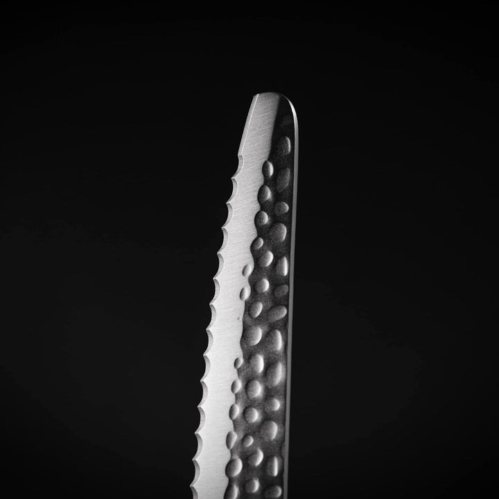 KOTAI Brotmesser| Messer mit Wellenschliff | 20-cm-Klinge | Von Hand gehämmert und geschärft | Ultra