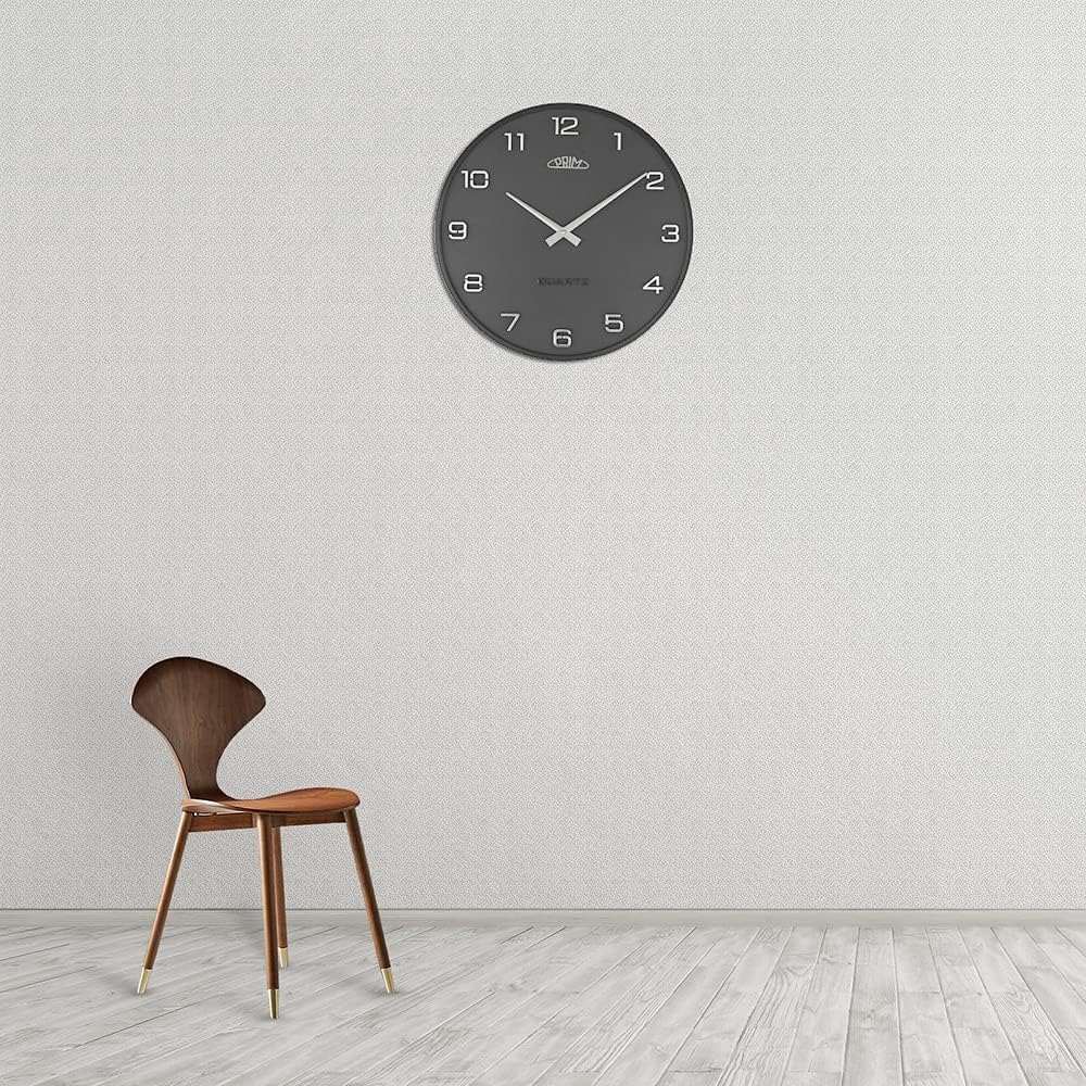 PRIM Design-Kunststoffuhr Bloom III – B, Moderne Wanduhr im Retro Style, Grafit, gewölbtes Glas, lux