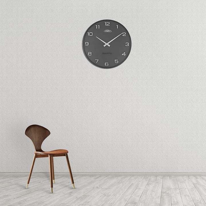 PRIM Design-Kunststoffuhr Bloom III – B, Moderne Wanduhr im Retro Style, Grafit, gewölbtes Glas, lux