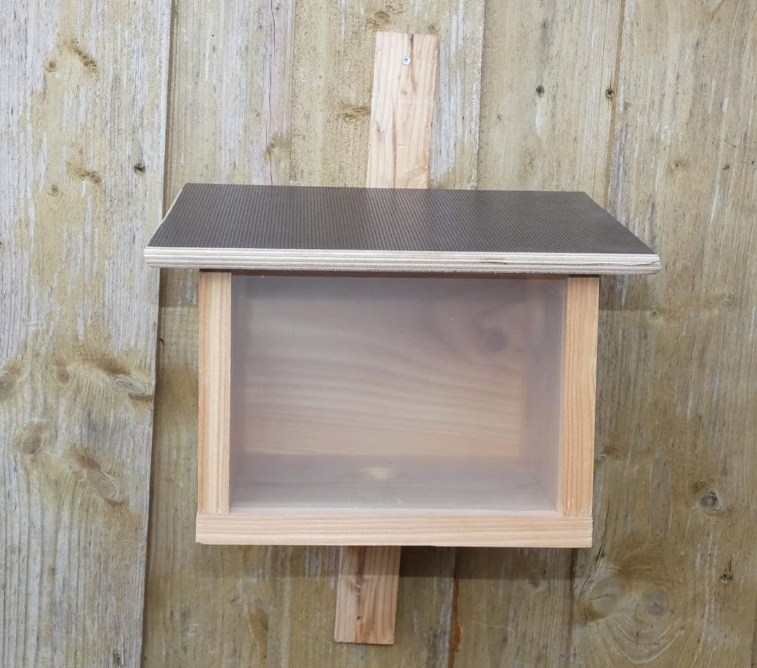 Eichhörnchen Futterhaus aus hochwertigem Lärchenholz, deutsches Qualitätsprodukt, von Hand gefertigt