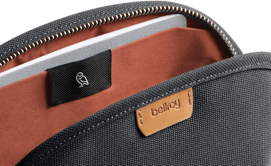 Bellroy Klassische Tasche, Leder und genähter Stoff (Stifte, Kabel, Make-up, persönliche Gegenstände