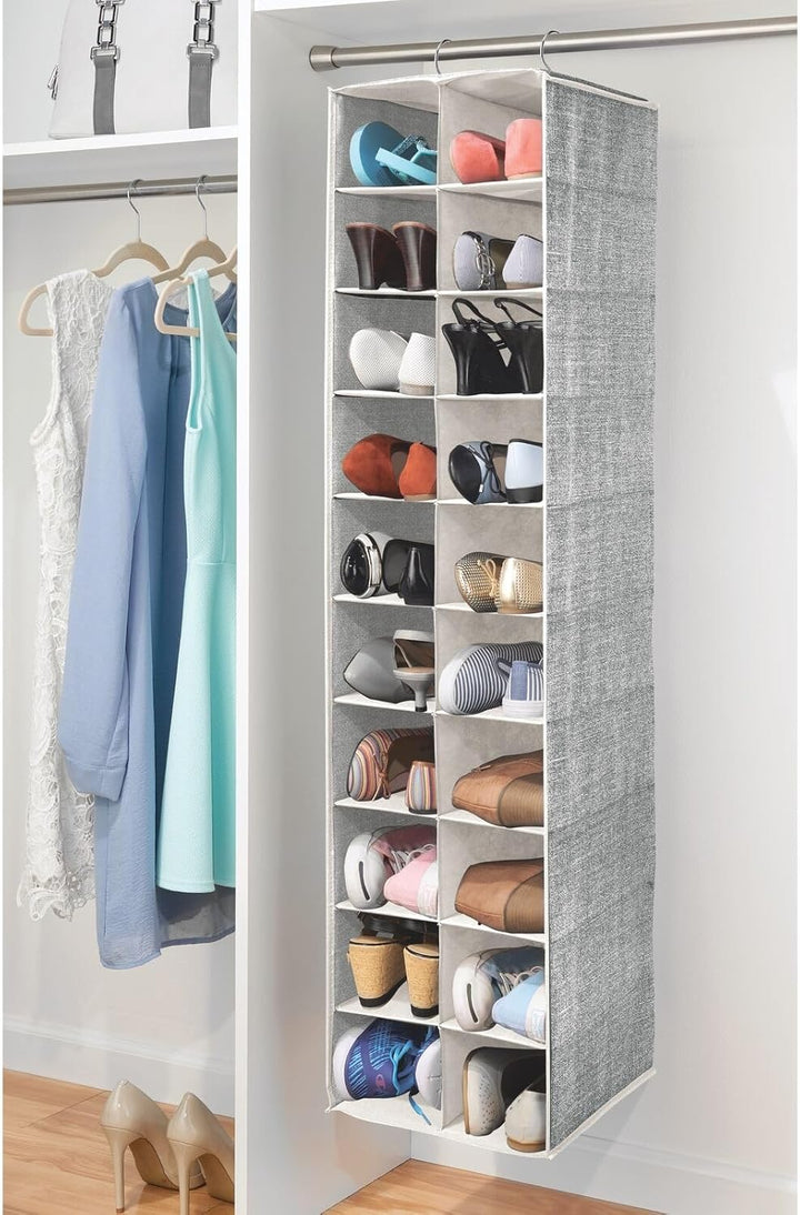 mDesign Hängeaufbewahrung mit 20 Fächern – grosser Hänge Organizer für die Kleiderstange – platzspar