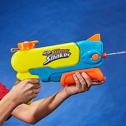 BANZAI Outdoor Party Pack: 1 Rasen-Wasserrutsche 4,88m & 2 Wasserblaster kompatibel mit NERF Super S