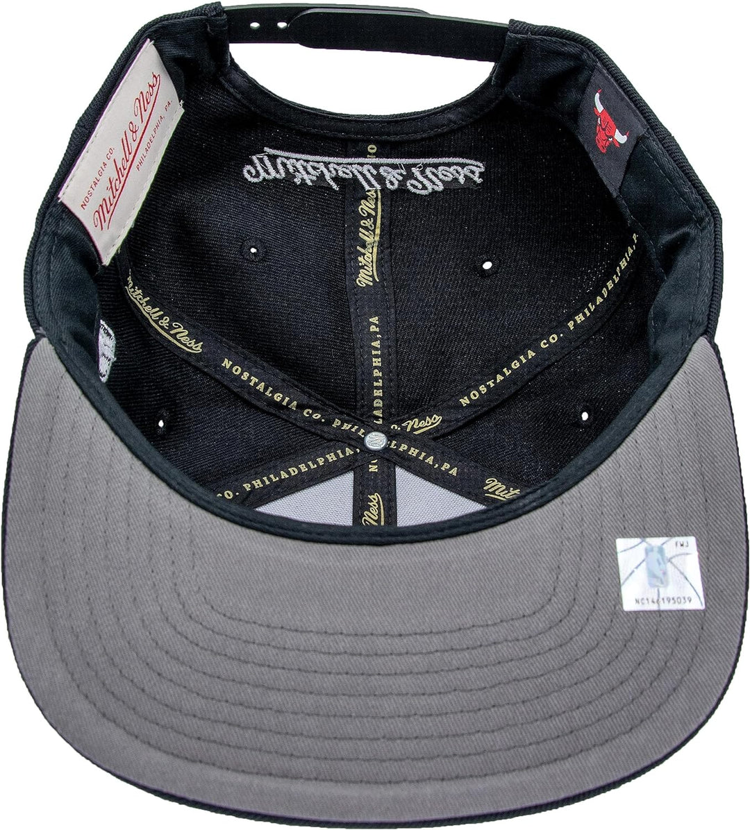 Mitchell & Ness NBA Team Arch Snapback Cap Chicago Bulls Black