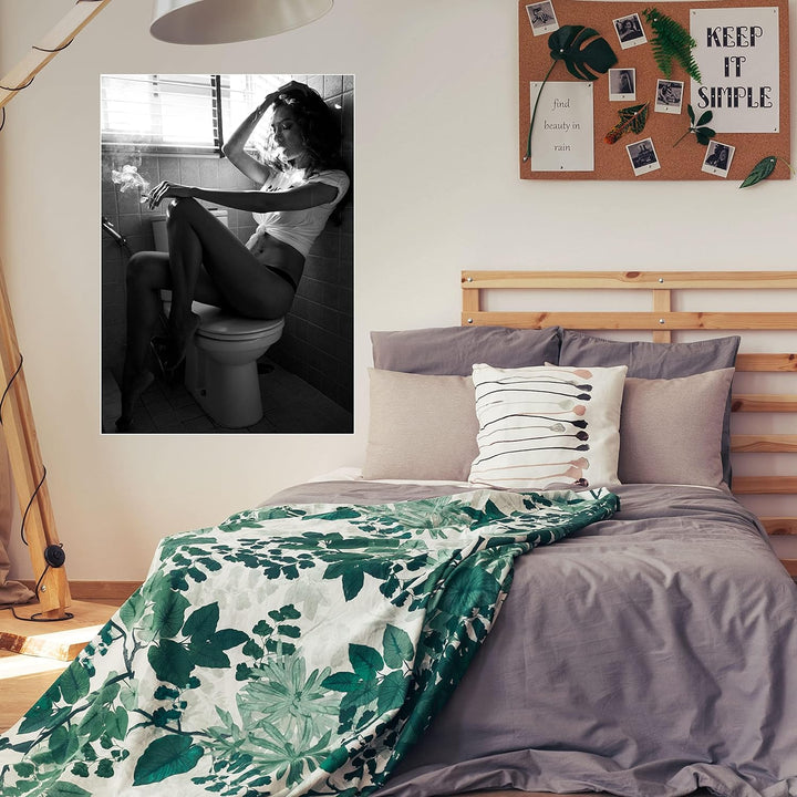 wandmotiv24 Poster als Wanddeko, Grösse Din A0, Model rauchend im Bad, Frau, Fotografie, Schwarz Wei