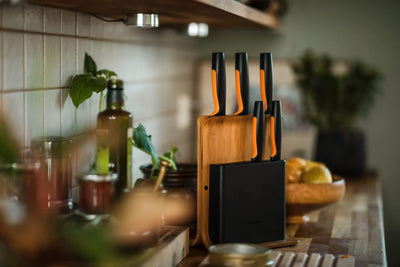 Fiskars Bambus Design-Messerblock mit 5 Messern, Functional Form, Inklusive Gemüsemesser, Tomatenmes