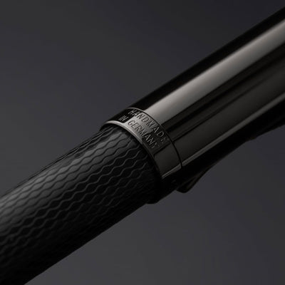 Faber-Castell von Faber Castell Tintenroller aus der Guilloche Black Kollektion, Schaft aus Edelharz