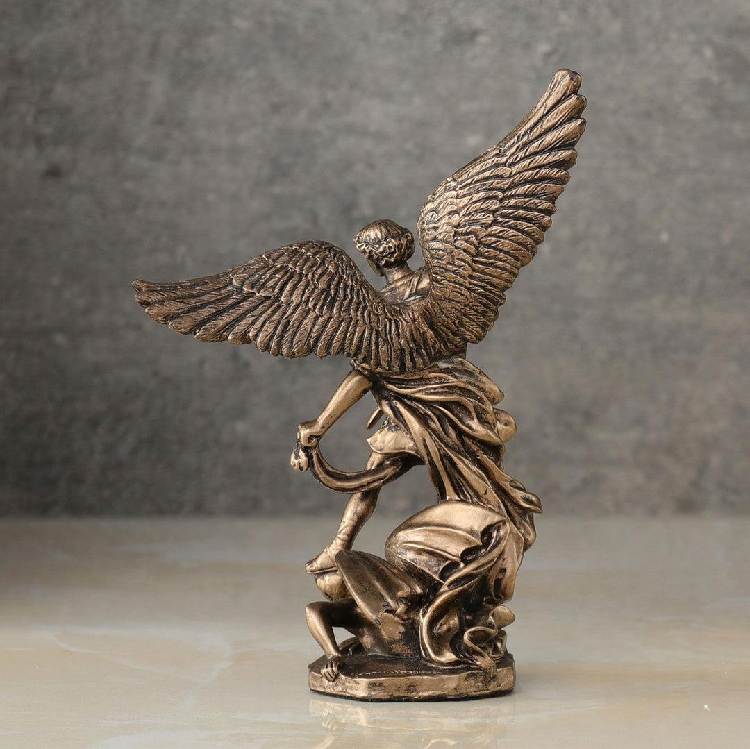Erzengel St. Michael Slaying Demon Statue, 10,2 cm
