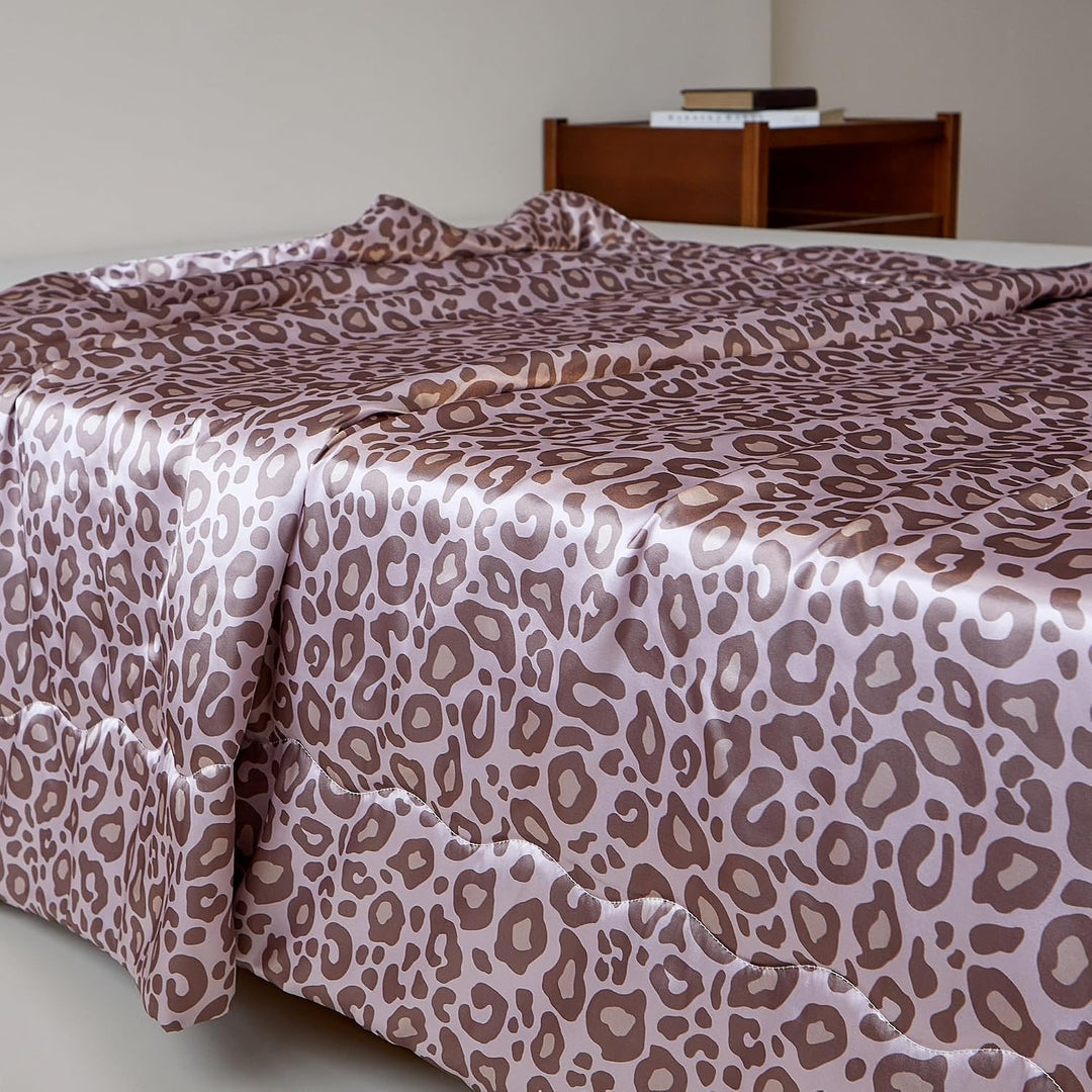 Luowei Leoparden Satin Decke 150x200 cm Rosa Kühlende Komfort Sommer Blanket 150x200 cm Verhindert d