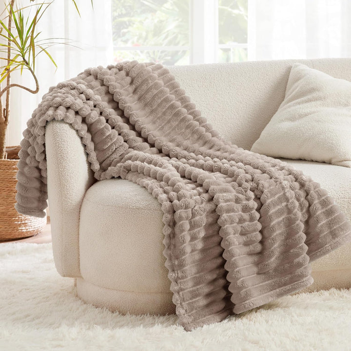 BEDSURE Kuscheldecke für Zimmer Deko - Wolldecke & Fleecedecke, Sofadecke, Weiche Warme Grobe Kordde