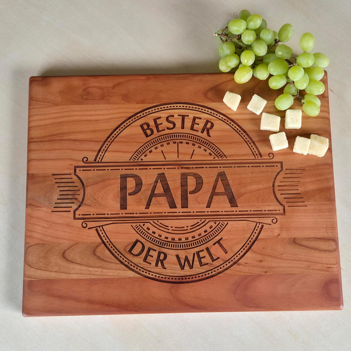 Grosses Kirschentholz Schneidebrett 38,5x30 cm für die BESTER PAPA DER WELT | Handgefertigt Holzbret