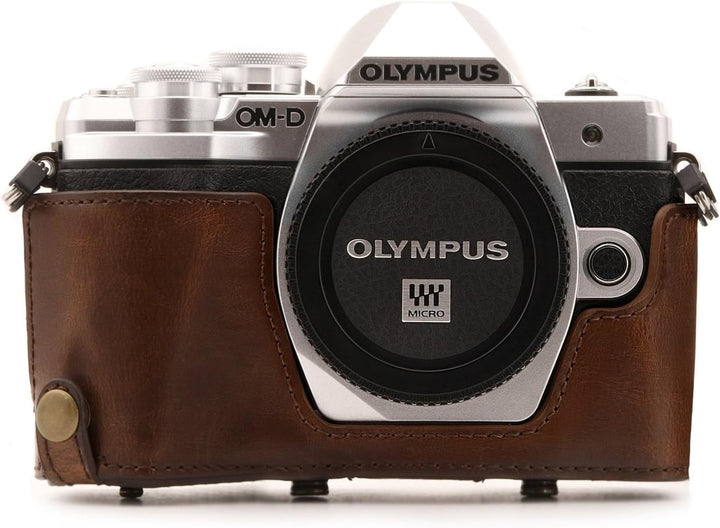 MegaGear Olympus OM-D E-M10 Mark III (14-42mm) Ever Ready Leder Kamera-Case mit Trageriemen und Batt