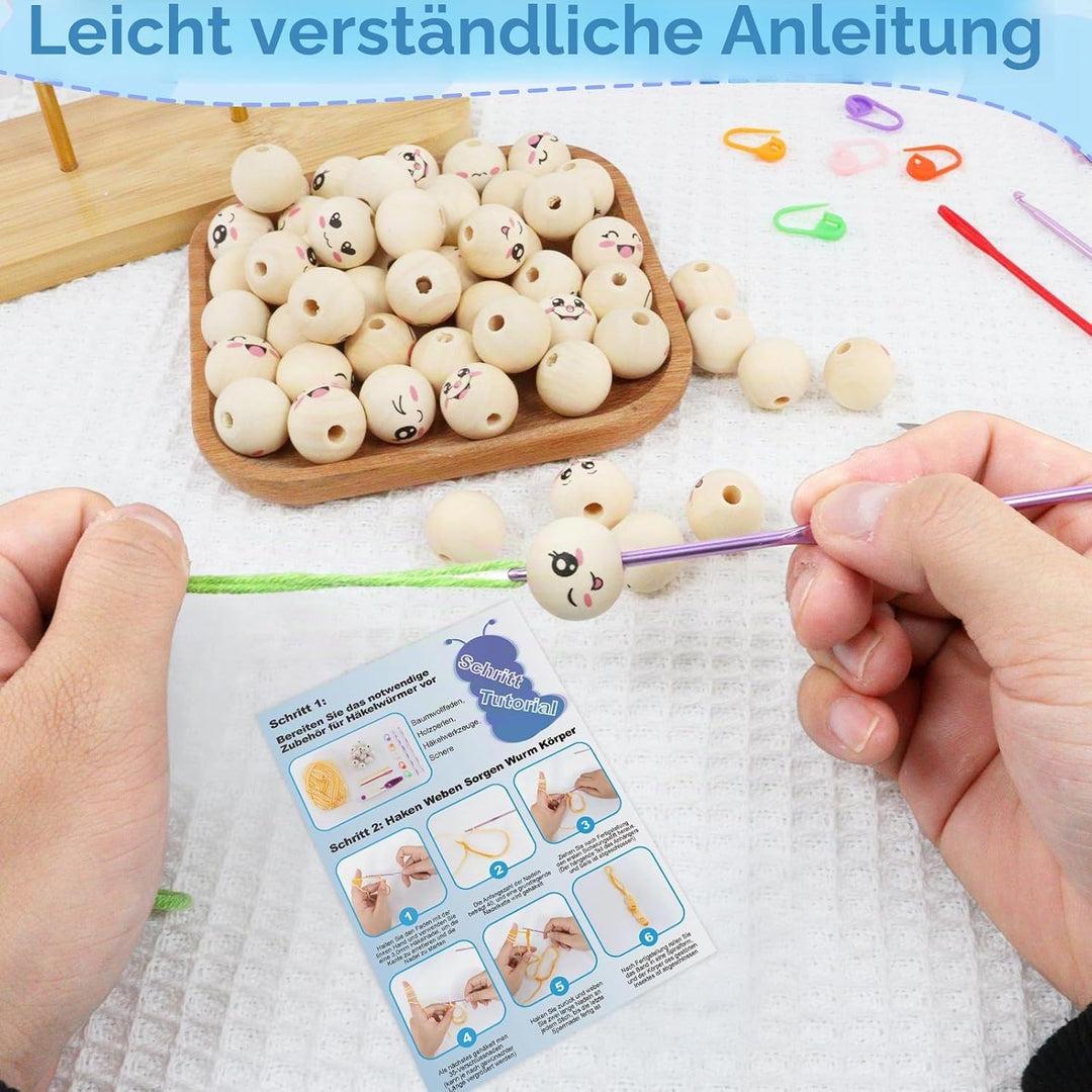 NAMIS Sorgenwürmchen Häkeln Set,Glückswürmchen Häkel Set mit Anleitung,40 Holzkugeln mit Gesicht 20m