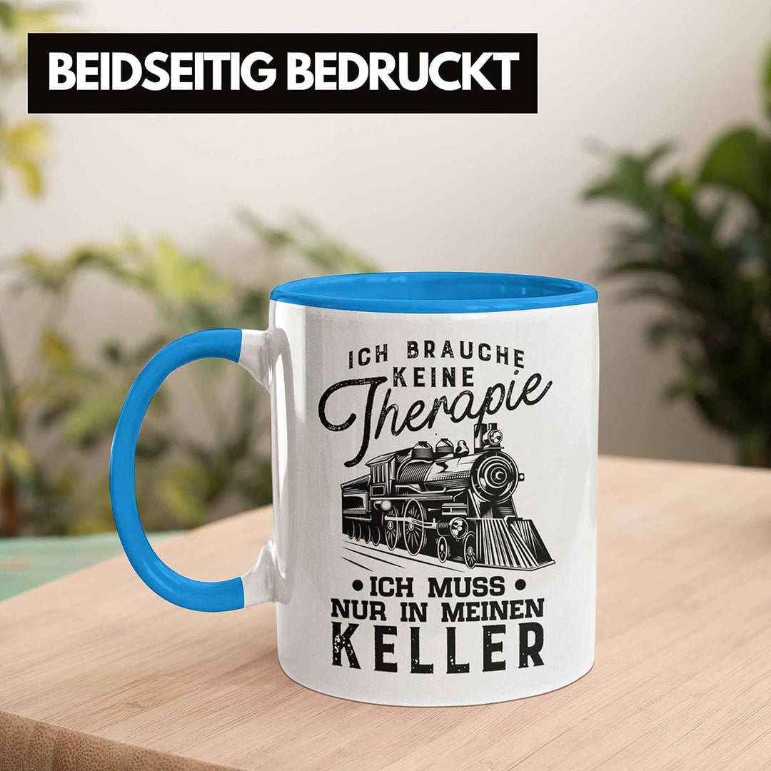 Trendation - Modelleisenbahn Tasse Geschenk für Eisenbahner Spruch Ich Muss In Meinen Keller (Blau),