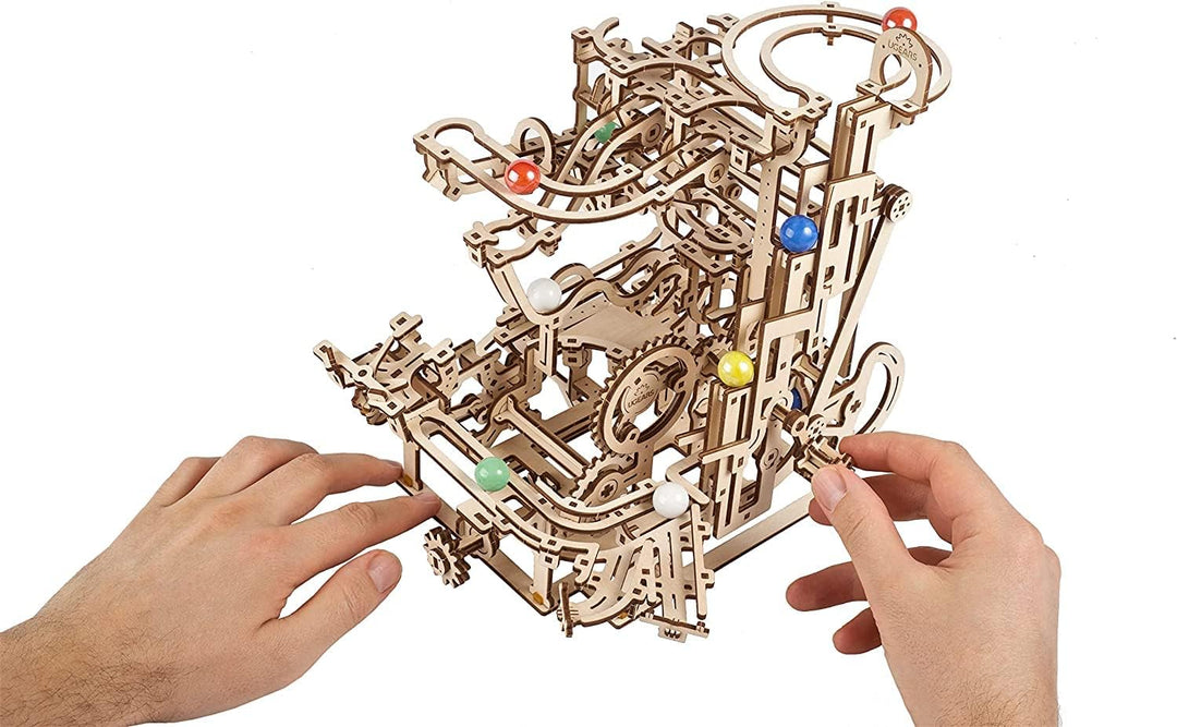 UGEARS DIY-Mechanische Holzkugelbahn - Marble Run 3D Holzpuzzle für Erwachsene - Holzmurmelbahn mit