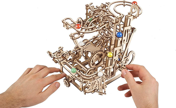 UGEARS DIY-Mechanische Holzkugelbahn - Marble Run 3D Holzpuzzle für Erwachsene - Holzmurmelbahn mit