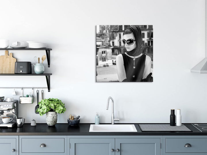 Pixxprint Glasbild | Wandbild auf Echtglas | Audrey in Paris | 80x80 cm | inkl. Aufhängung und Absta