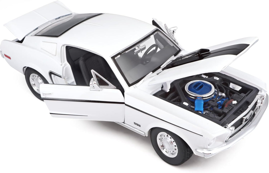 Maisto Ford Mustang GT Cobra Jet: Modellauto mit Federung, Massstab 1:18, Türen und Motorhaube beweg