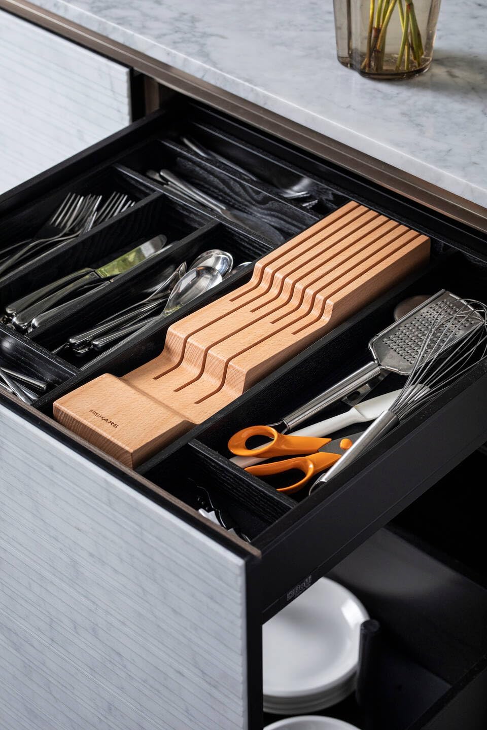 Fiskars Schubladen-Messerblock, Zur Aufbewahrung und zum Schutz von 3 grossen und 4 kleinen Messern,