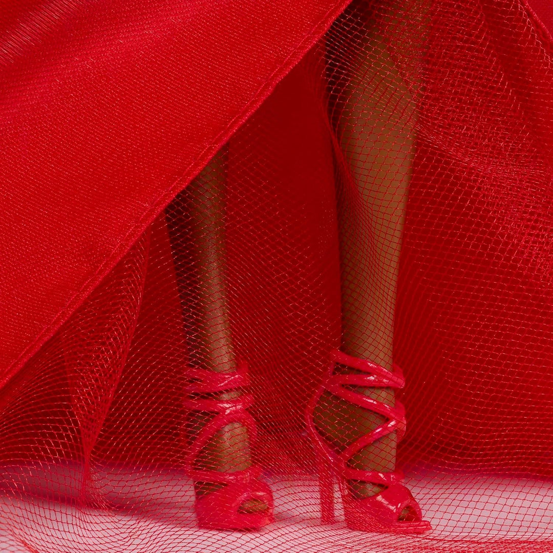 Barbie Signature-Puppe, Holiday 2026, schwarzhaarige Modepuppe | mit Schleifenkleid in Rot, saisonal