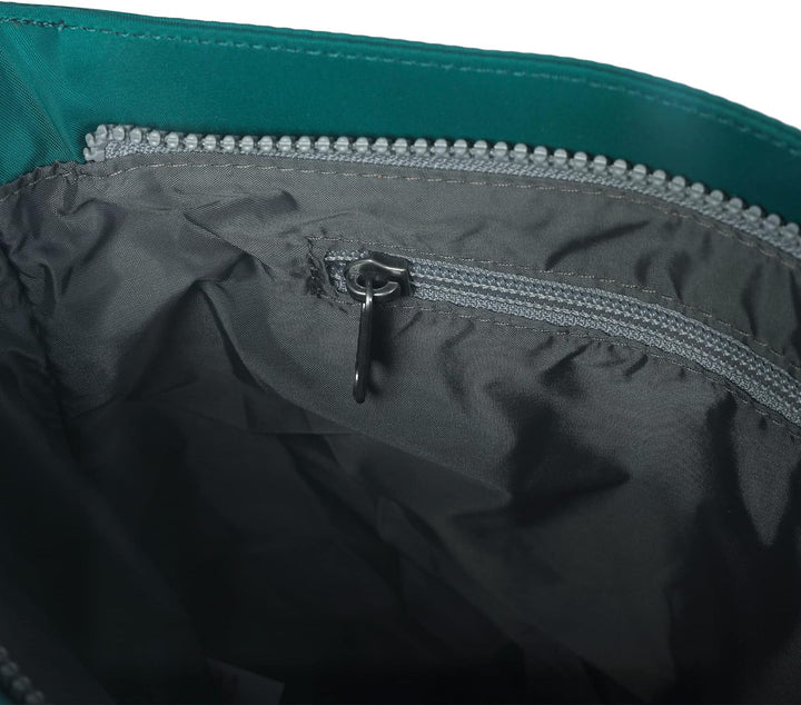 Roka London Kennington Sustainable Crossbody M Blaugrün, M Blaugrün