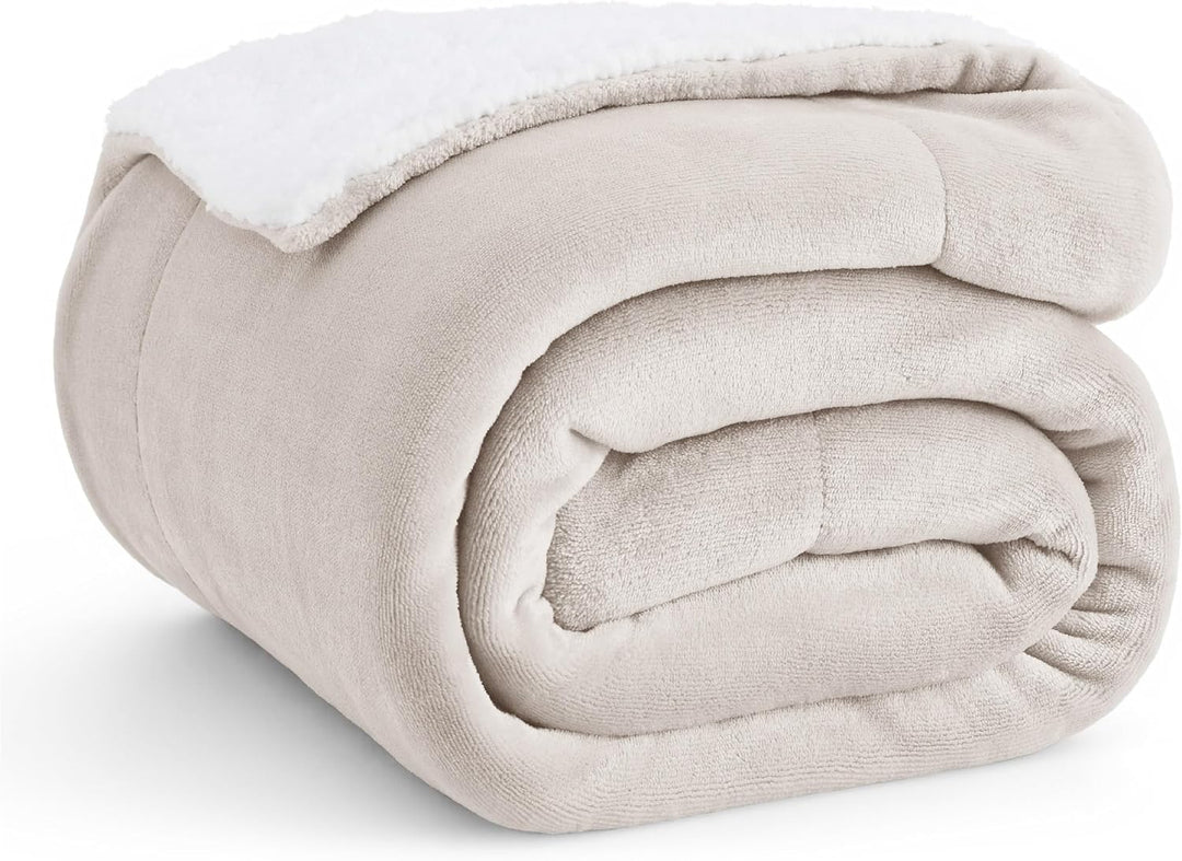 BEDSURE Kuscheldecke Flauschig Beige Sofaüberwurf Decke Sofa Klein als Couchdecke Überwurf und Wohnz