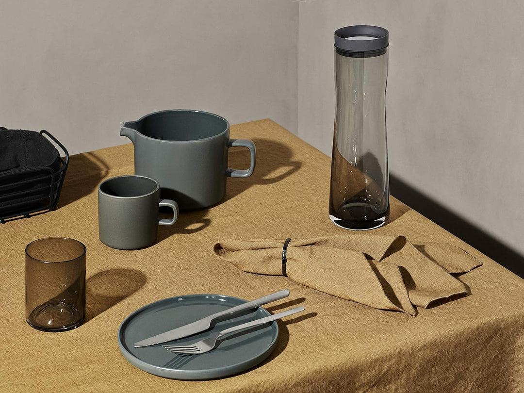 blomus -SPLASH- Wasserkaraffe aus Glas, Sharkskin, 1 Liter Fassungsvermögen, Silikon / Edelstahldeck
