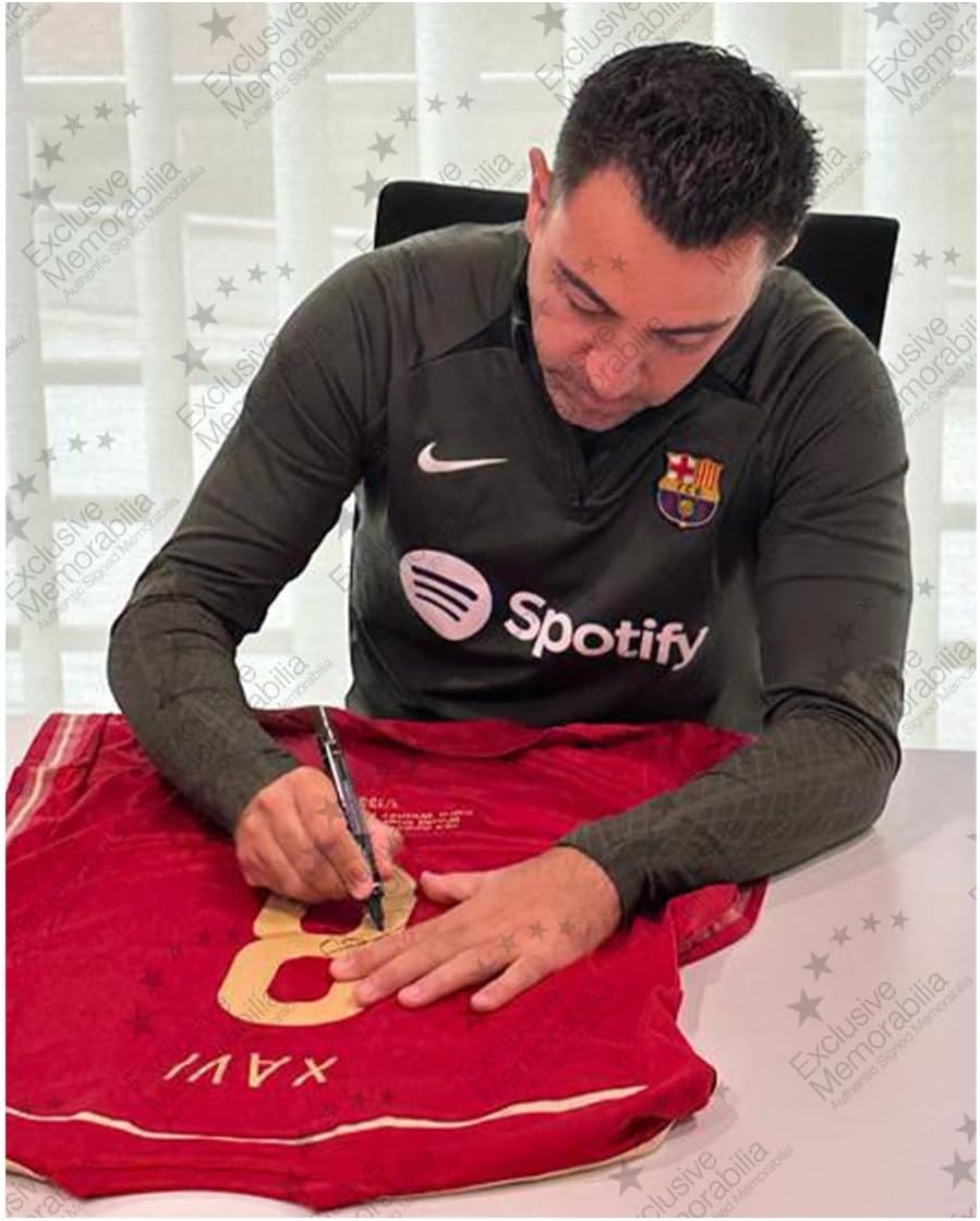 Spanien 2014-15 Trikot, signiert von Xavi Hernandez. Gerahmt