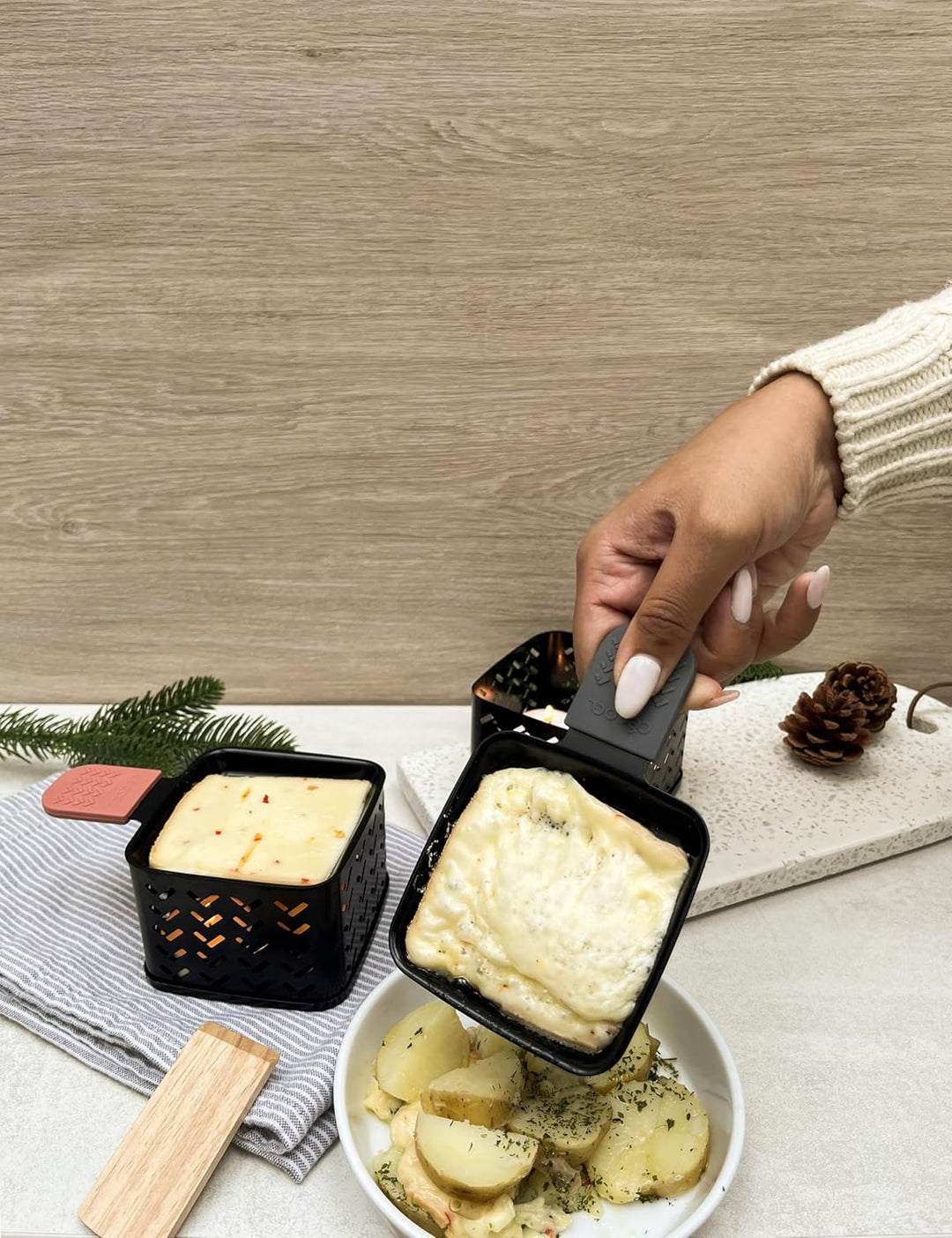 CECOA - ChEESE'UP - Raclette-Geräte mit Kerze, Tischrakel, vor dem Fernseher oder sogar im Nischen S